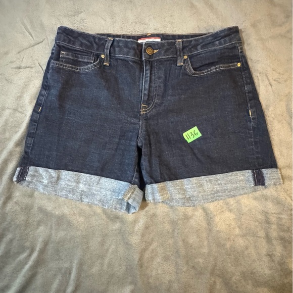 Tommy Hilfiger Blue Jean Shorts

#1136 - Picture 1 of 8